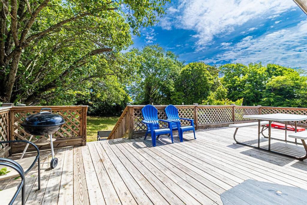 Gorgeous Centrally Located Ocean View 2 King, Huge Private Yard & Deck, Firepit, Bbq, & Game Tables Myrtle Beach Buitenkant foto