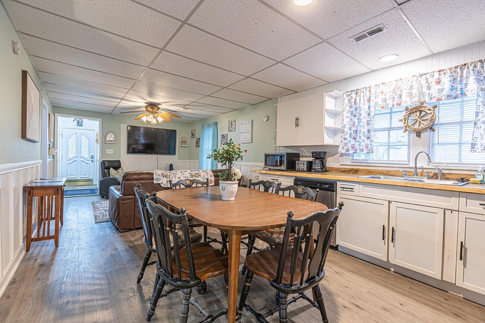 Gorgeous Centrally Located Ocean View 2 King, Huge Private Yard & Deck, Firepit, Bbq, & Game Tables Myrtle Beach Buitenkant foto